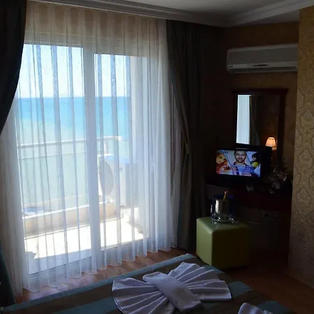 Club Rose Bay Hotel