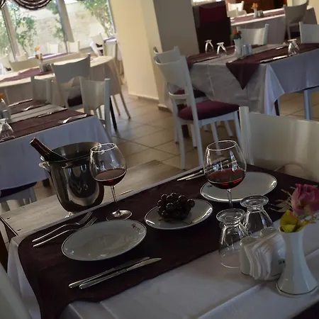 Hotel Club Rose Bay