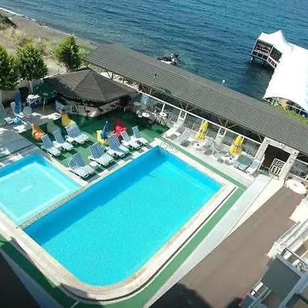 Hotel Club Rose Bay 3*