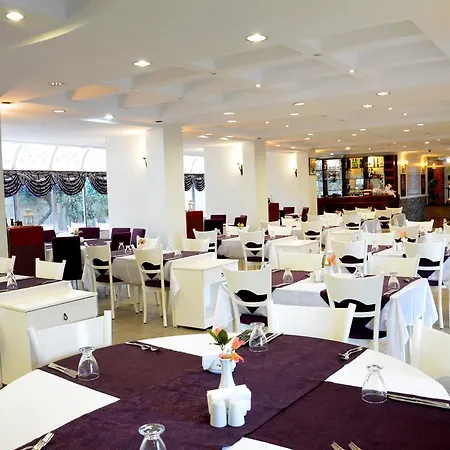 Hotel Club Rose Bay 3*