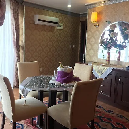 Club Rose Bay Hotel